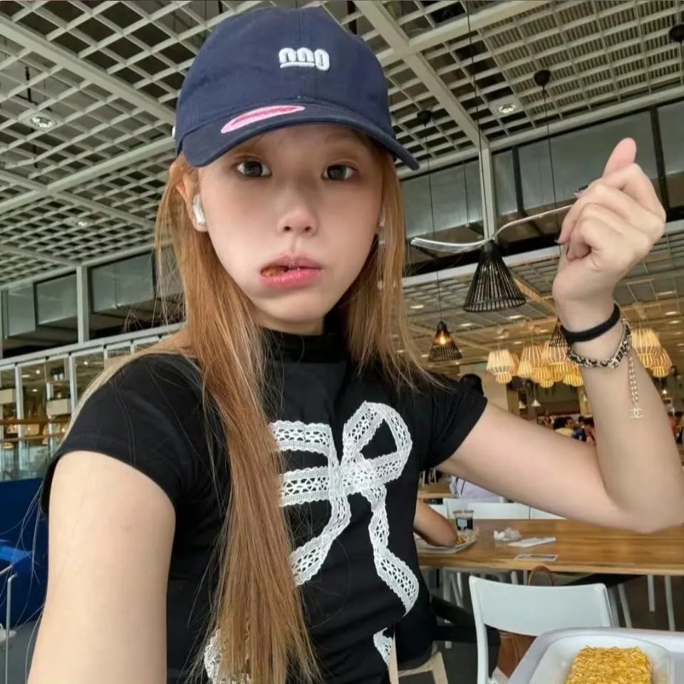 翠迪斗黑猫